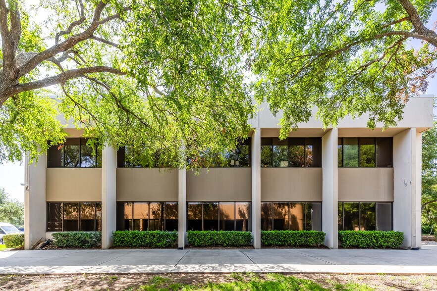 More Photos Of 9330 Amberton Pky, Dallas Office For Lease