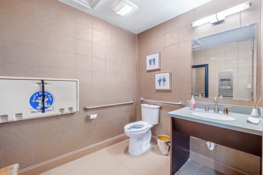 More Photos Of 503A Harbor Blvd, Destin Flex For Lease