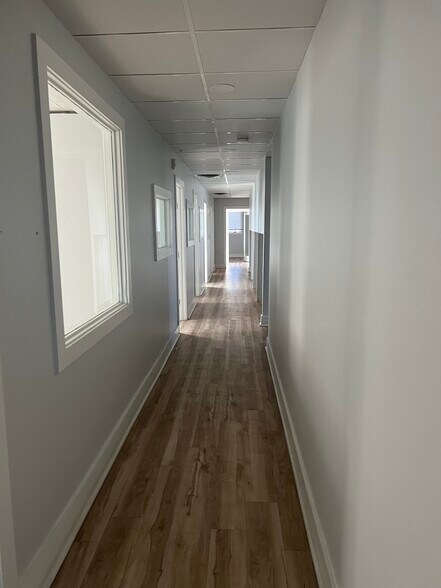 More Photos Of 11090 Industrial Rd, Manassas Showroom For Lease