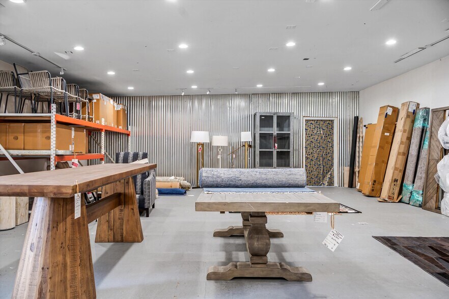 More Photos Of 1125 W Steele Ln, Santa Rosa Freestanding For Sale