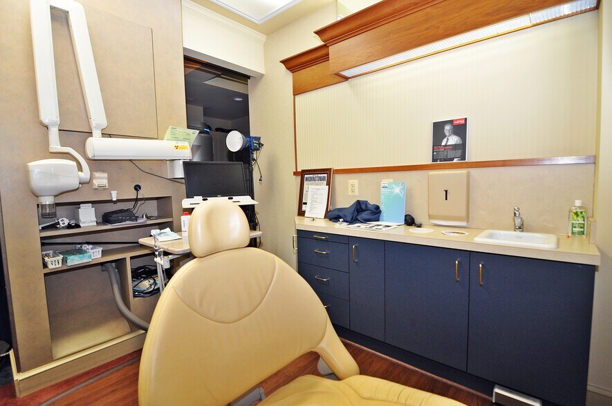 More Photos Of 10614 Warwick Ave, Fairfax Office For Lease