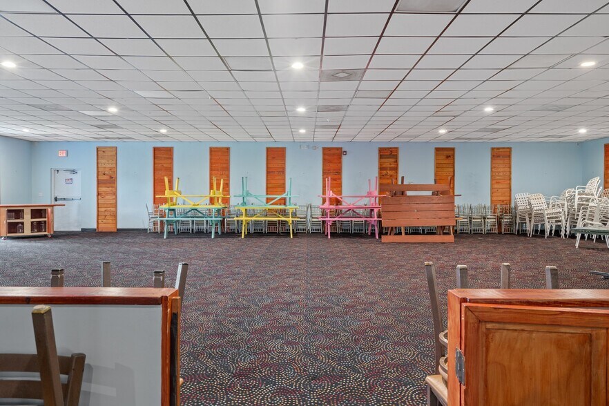 More Photos Of 299 E Gulf To Lake Hwy, Lecanto Storefront For Sale