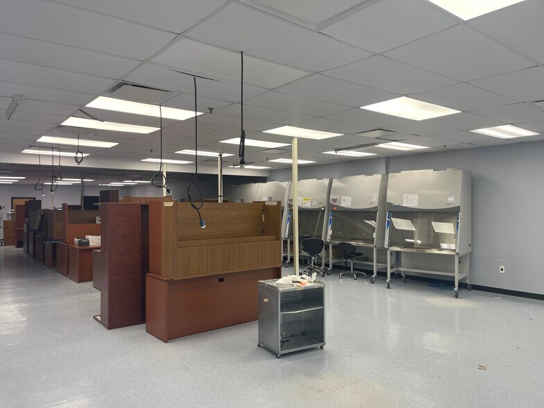 More Photos Of 60 Executive Blvd, Farmingdale Manufacturing For Sale