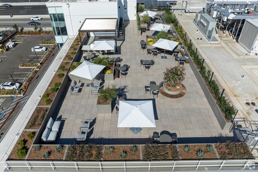 More Photos Of 777 Industrial Rd, San Carlos Research And Development For Lease