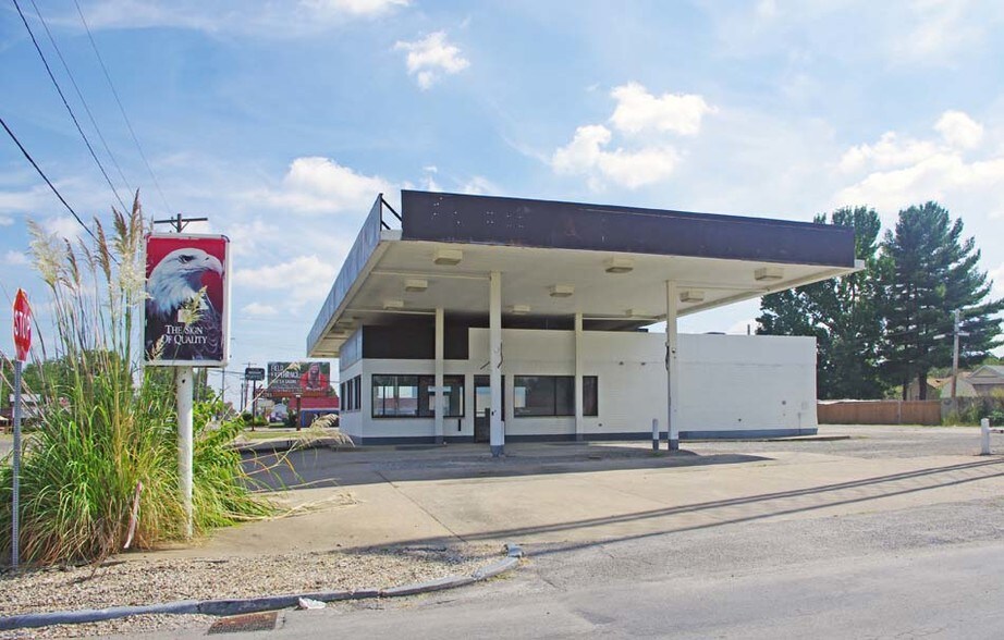 Primary Photo Of 1102 W Main St, West Frankfort Convenience Store For Sale