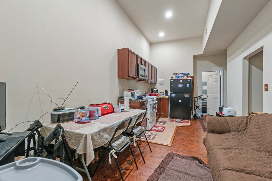 More Photos Of 1918 McCulloh St, Baltimore Apartments For Sale
