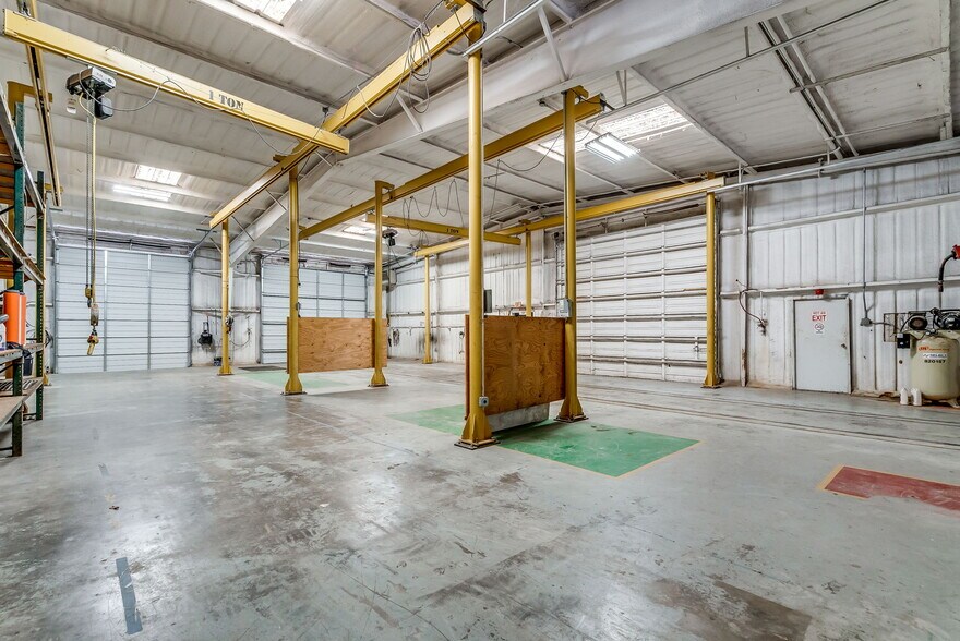 More Photos Of 3997 N US Highway 287, Alvord Warehouse For Lease