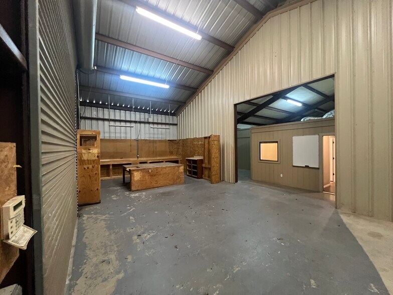 More Photos Of 1503 W Stan Schlueter Loop, Killeen Industrial For Lease