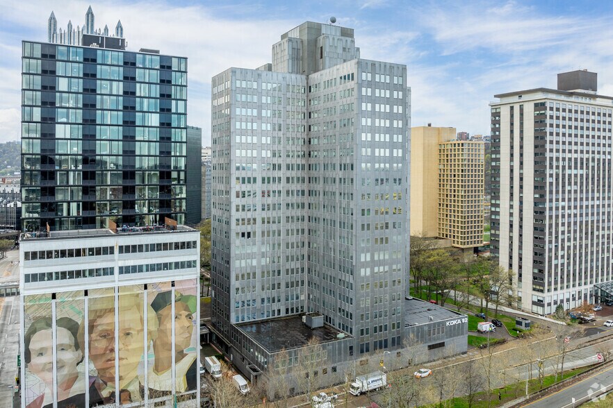 More Photos Of 420 Fort Duquesne Blvd, Pittsburgh Coworking Space