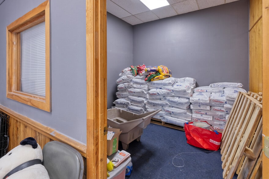 More Photos Of 110-112 Trinity St, Abbeville Storefront For Sale