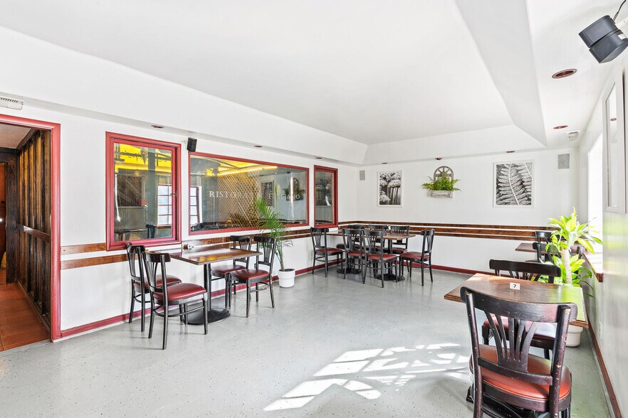 More Photos Of 21245 E Cliff Dr, Santa Cruz Storefront Retail Office For Lease