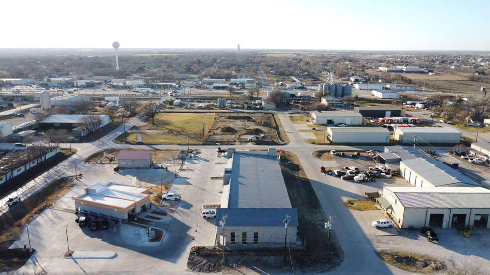 More Photos Of 520 Topeka Ave, Justin Freestanding For Lease