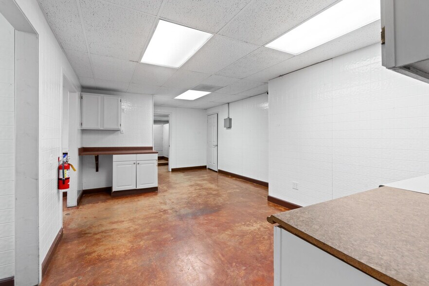 More Photos Of 5620 Rowlett Rd, Rowlett General Retail For Sale