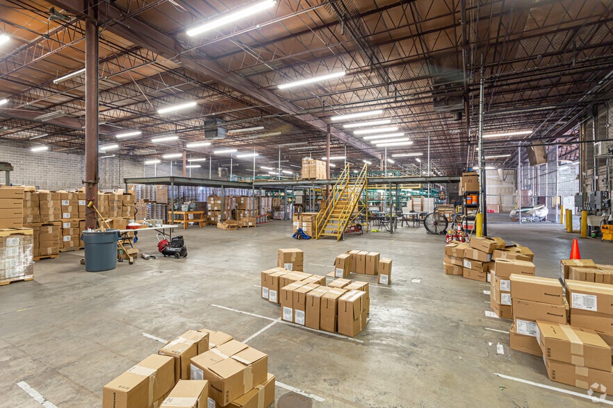 More Photos Of 2301 Julia St, New Orleans Warehouse For Lease