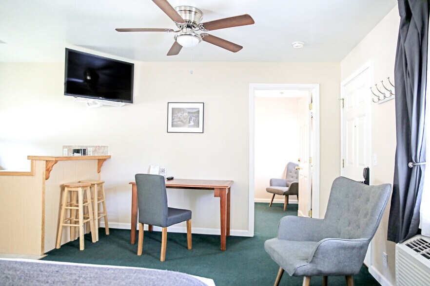 More Photos Of 816 W Main St, Grass Valley Hotel For Sale