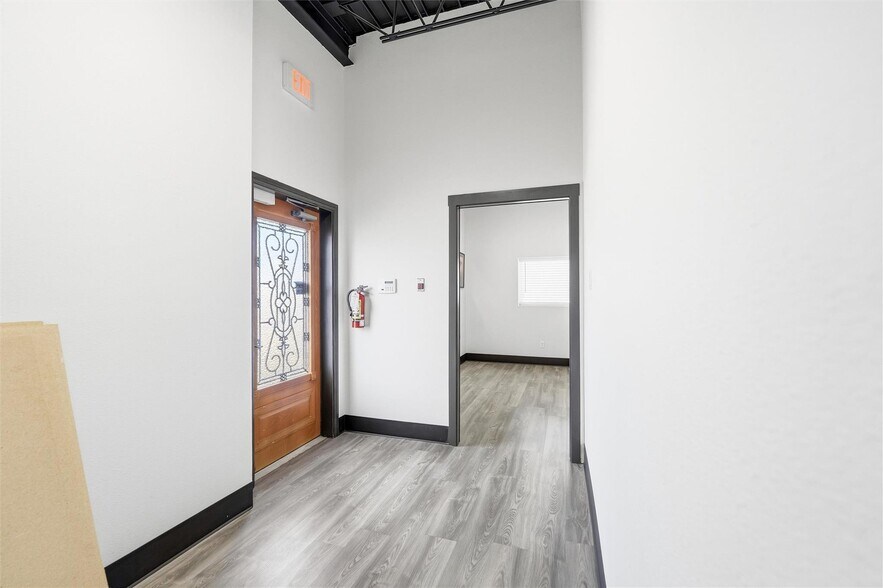 More Photos Of 1300 E Belknap St, Fort Worth Showroom For Sale