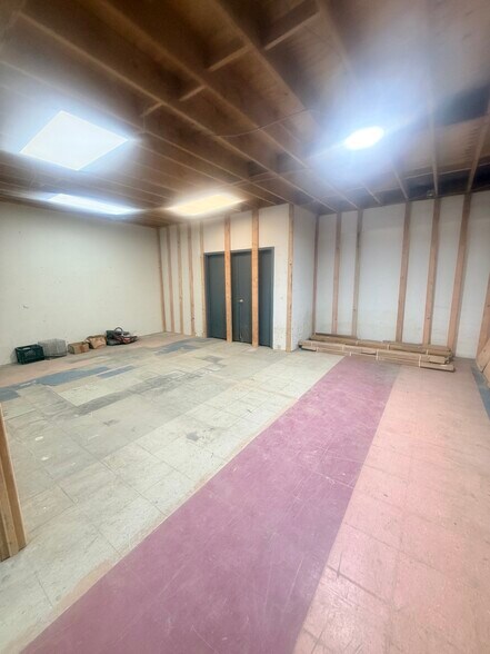 More Photos Of 2047 129th St, Flushing Freestanding For Lease