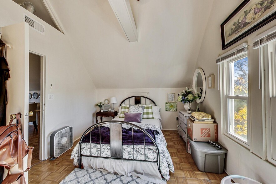 More Photos Of 2965 N Lincoln Ave, Chicago Storefront Retail Residential For Sale