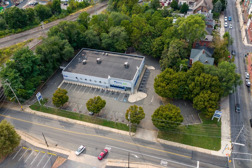 More Photos Of 524 N 6th St, Reading Freestanding For Lease