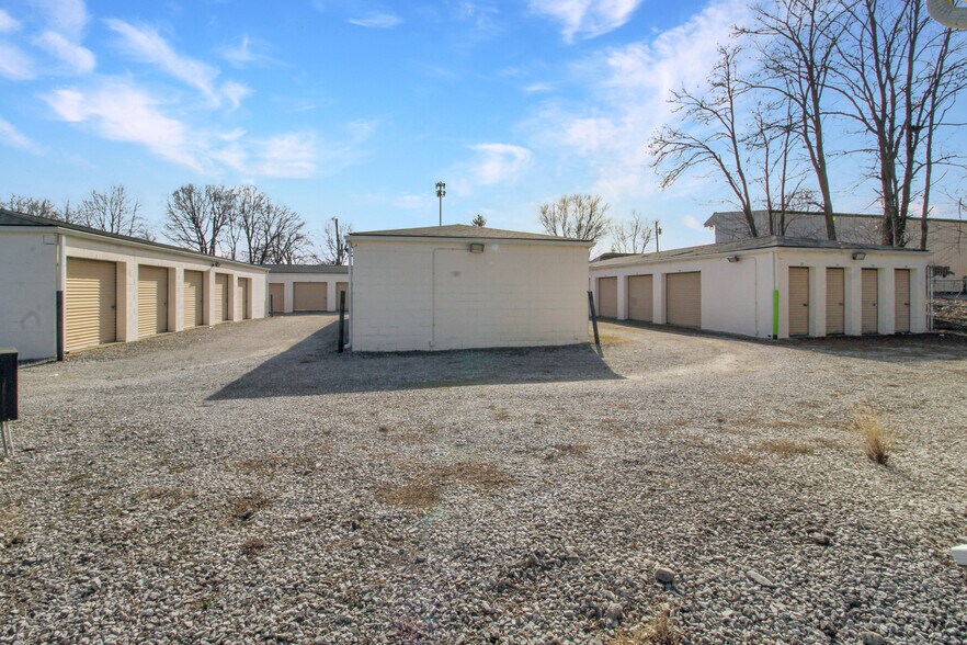 More Photos Of 257 E High St, Mooresville Self Storage For Sale