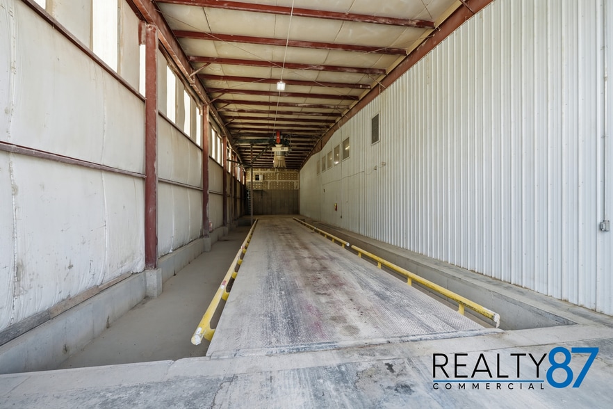 More Photos Of 1004 Grant St, Manchester Warehouse For Sale