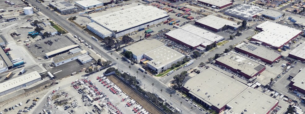 More Photos Of 13936 S Broadway, Los Angeles Distribution For Lease