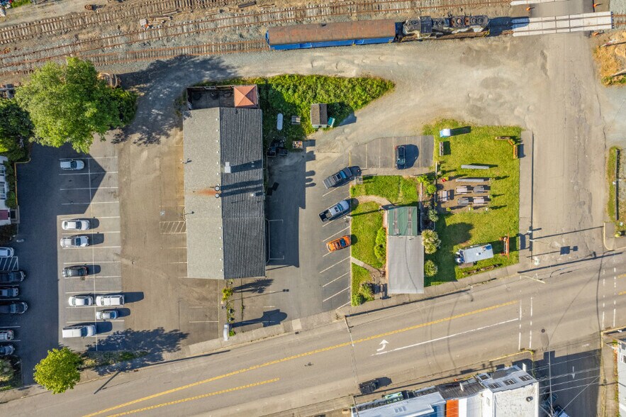 More Photos Of 235 Garibaldi Ave, Garibaldi General Retail For Sale