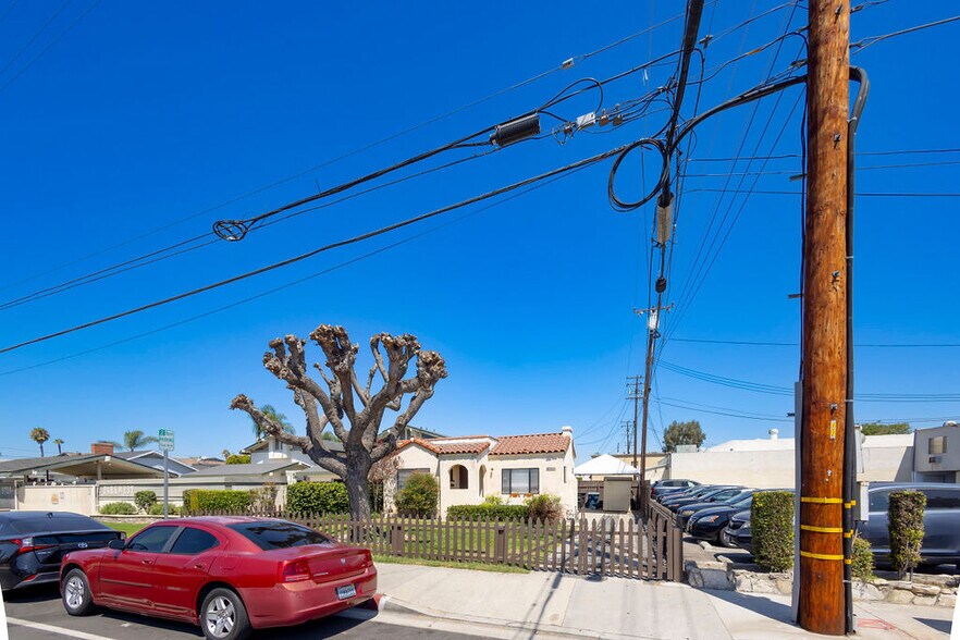 More Photos Of 17041-17047 Bellflower Blvd, Bellflower Storefront Retail Residential For Lease