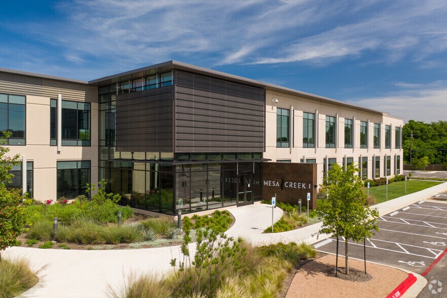 More Photos Of 801 E Old Settlers Blvd, Round Rock Office For Lease