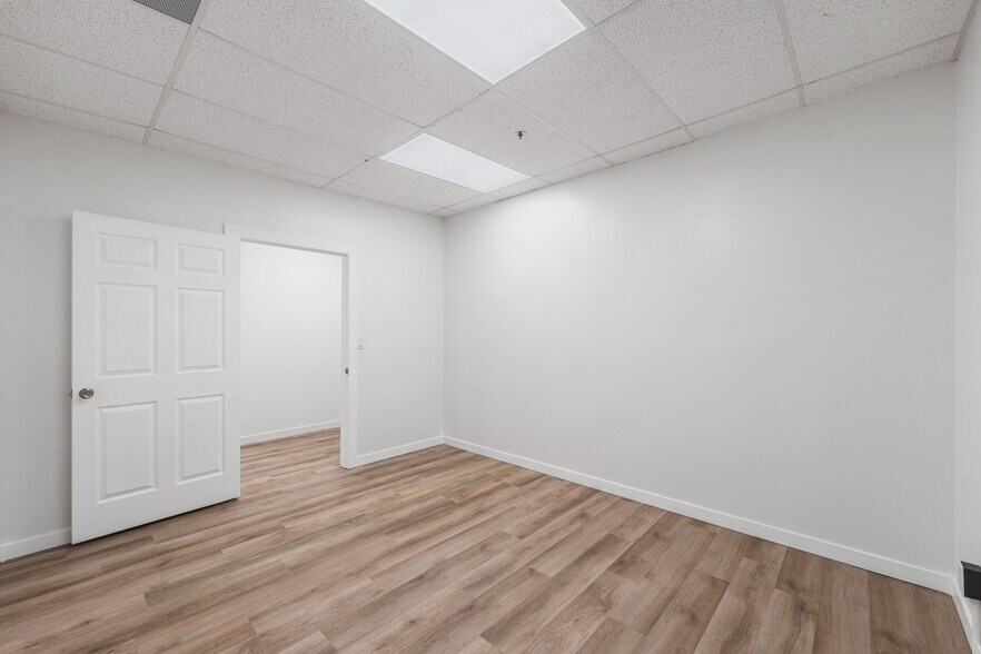 More Photos Of 514 Commerce Ave, Palmdale Medical For Sale