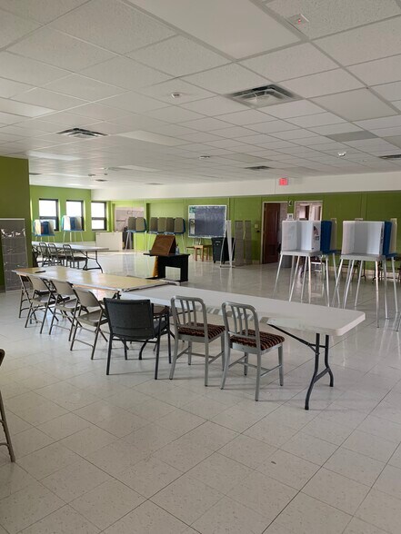 More Photos Of 3542 Finger Rd, Green Bay Specialty For Lease