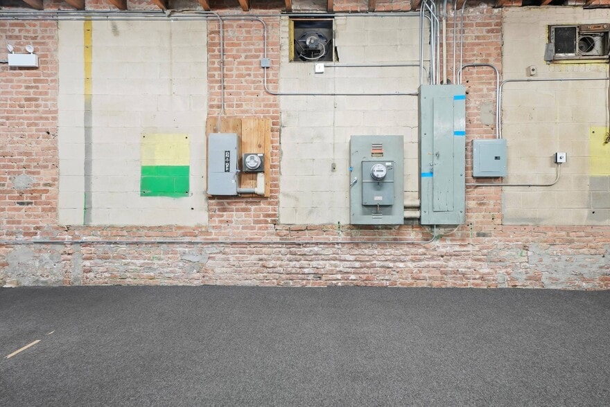 More Photos Of 526 N Western Ave, Chicago Manufacturing For Sale