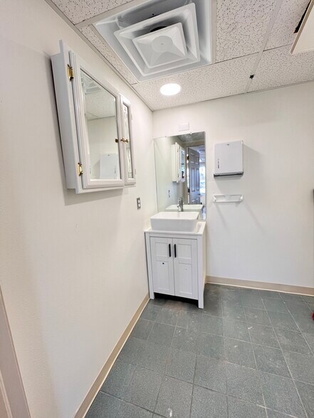 More Photos Of 2520 US-19, Holiday Office Residential For Lease