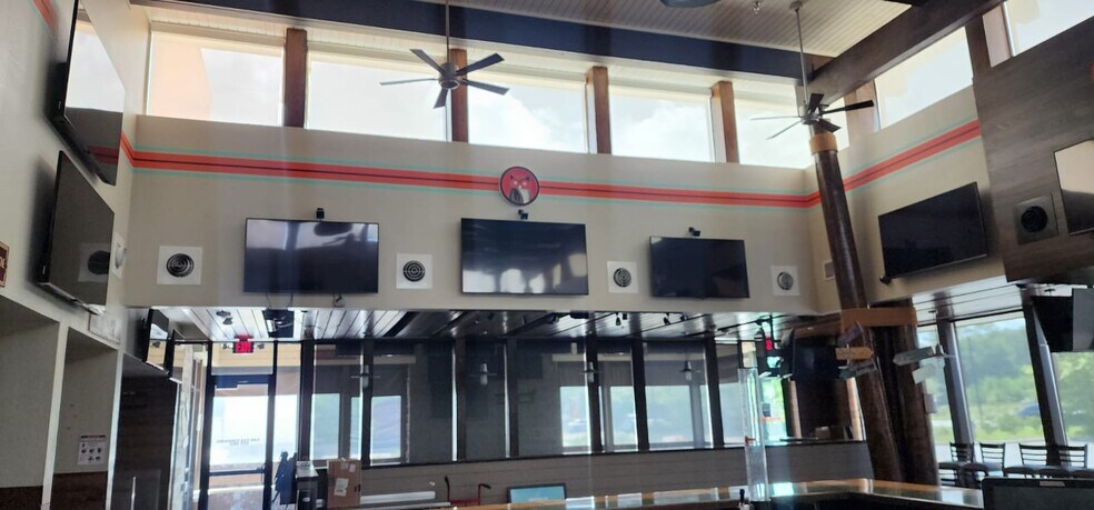 More Photos Of 10355 Canal Crossing, Brunswick Restaurant For Sale