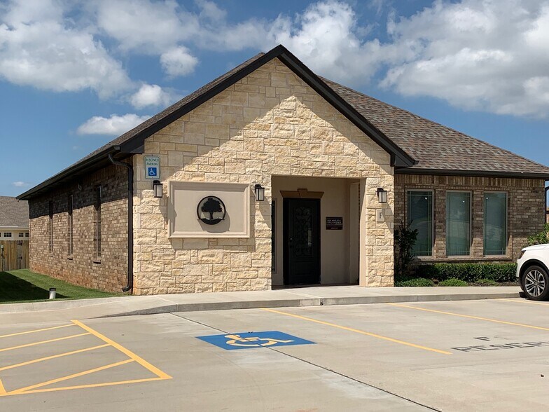 More Photos Of 11900 N MacArthur, Oklahoma City Office For Lease