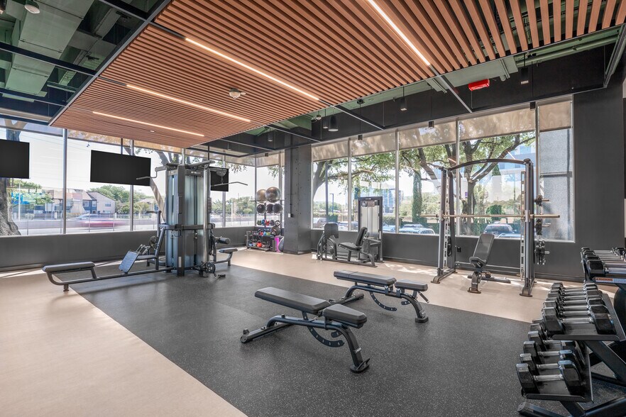 More Photos Of 14643 N Dallas Pky, Dallas Office For Lease