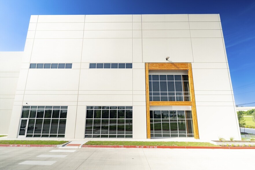 More Photos Of 3000 N-IH 35 NB, Georgetown Unknown For Lease