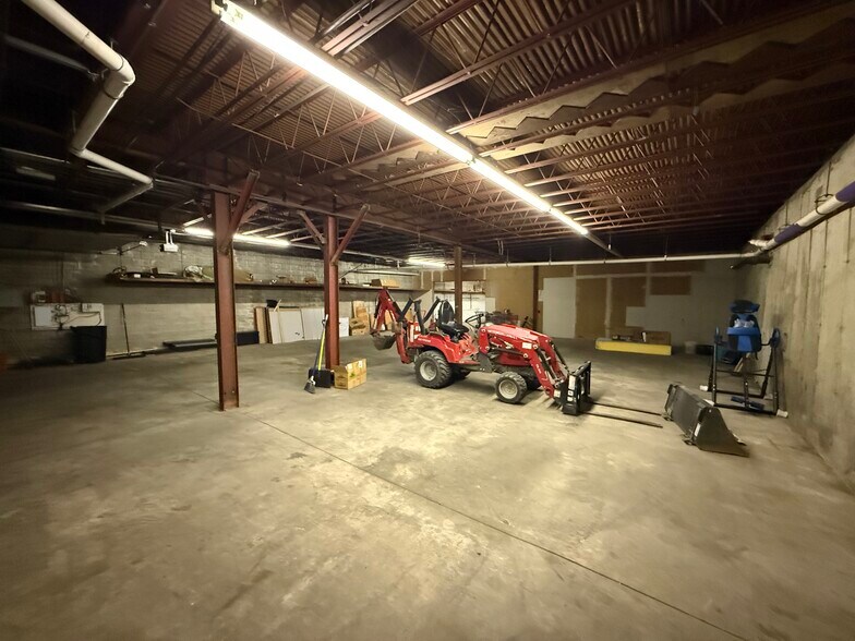 More Photos Of 461 Bridgeport Ave, Milford Unknown For Lease