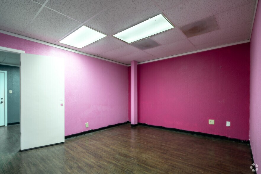 More Photos Of 6323 Sovereign Dr, San Antonio Office For Sale