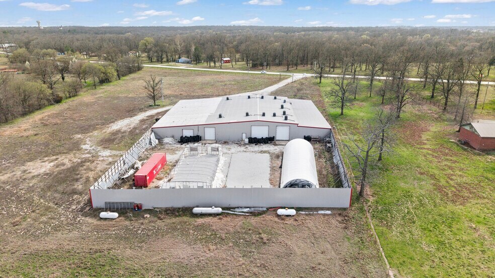 More Photos Of 57530 E Highway 59, Fairland Manufacturing For Sale