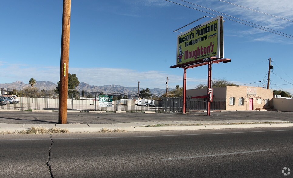 More Photos Of 5075 E 29th St, Tucson Auto Dealership For Sale