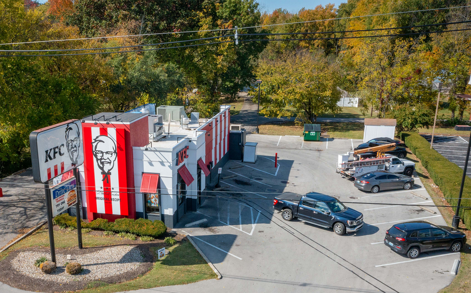 Primary Photo Of 6908 Dixie Hwy, Louisville Fast Food For Sale