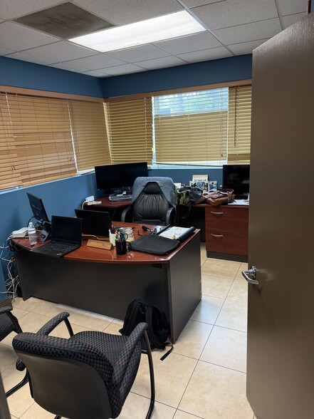 More Photos Of 11801 SW 90th St, Miami Medical For Sale