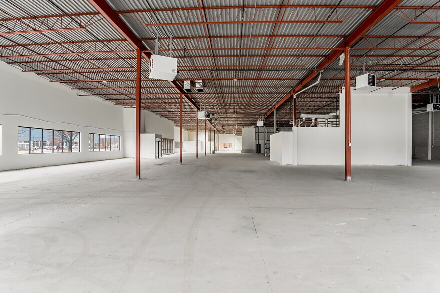 More Photos Of 3071-3075 Rue Louis-A.-Amos, Lachine Distribution For Lease