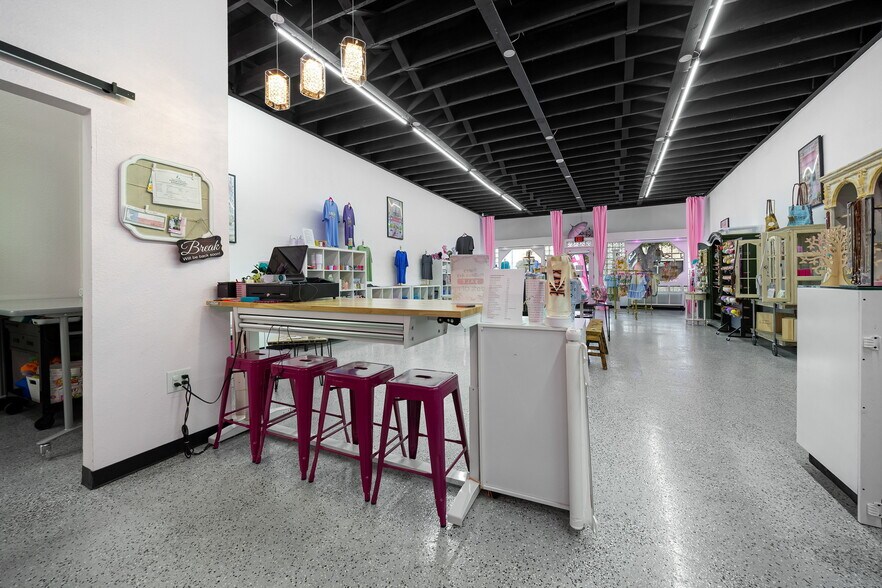 More Photos Of 333 S Commercial St, Aransas Pass Storefront For Sale