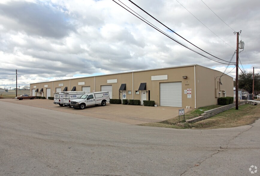 Primary Photo Of 6825 Levelland Rd, Dallas Light Manufacturing For Lease