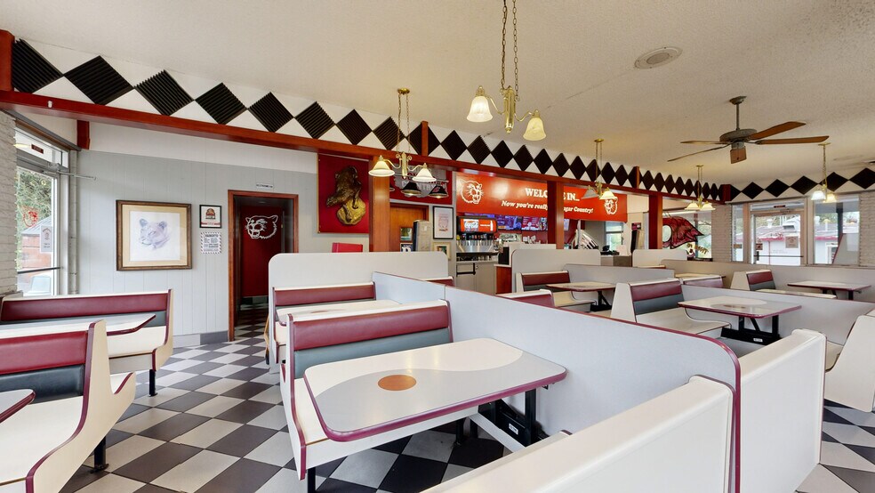 More Photos Of 760 N Grand Ave, Pullman Restaurant For Sale