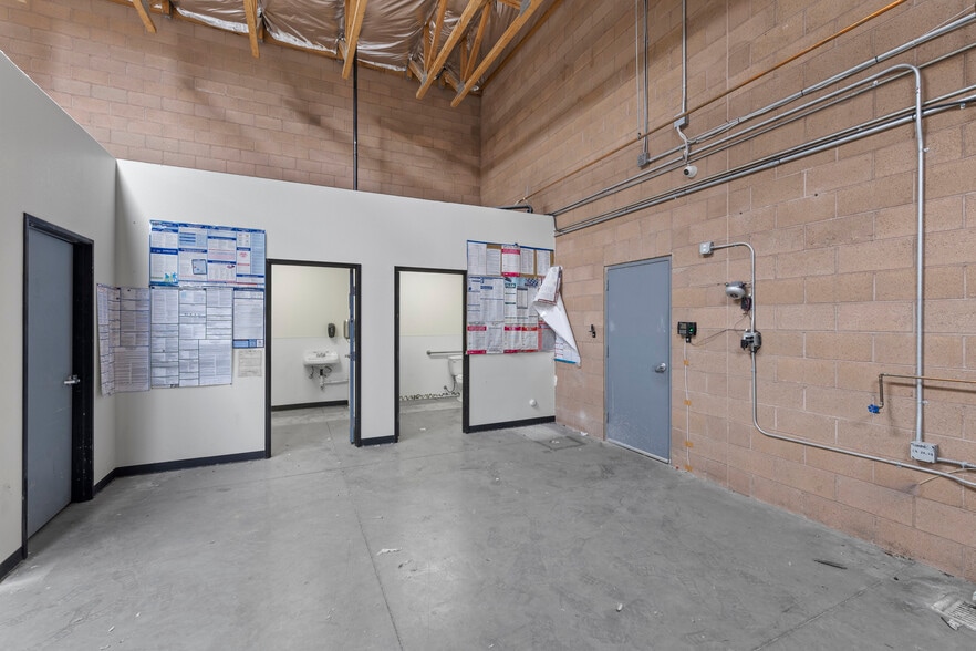 More Photos Of 2781 N Lamb Blvd, Las Vegas Distribution For Lease