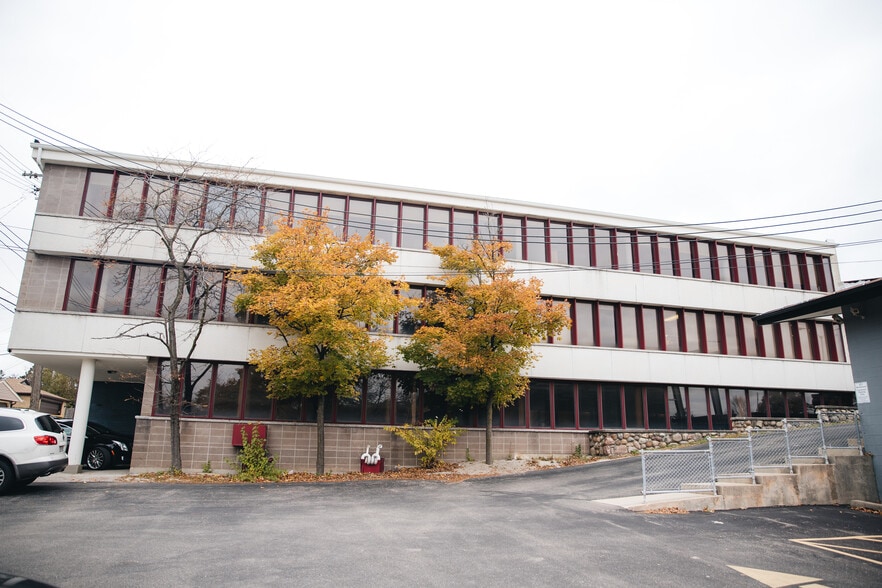 More Photos Of 10721 W Capitol Dr, Milwaukee Office For Lease