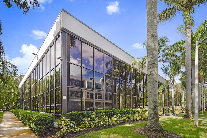 More Photos Of 2201 NW Corporate Blvd, Boca Raton Office For Lease